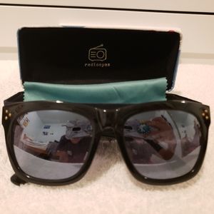 Unisex black sunglasses